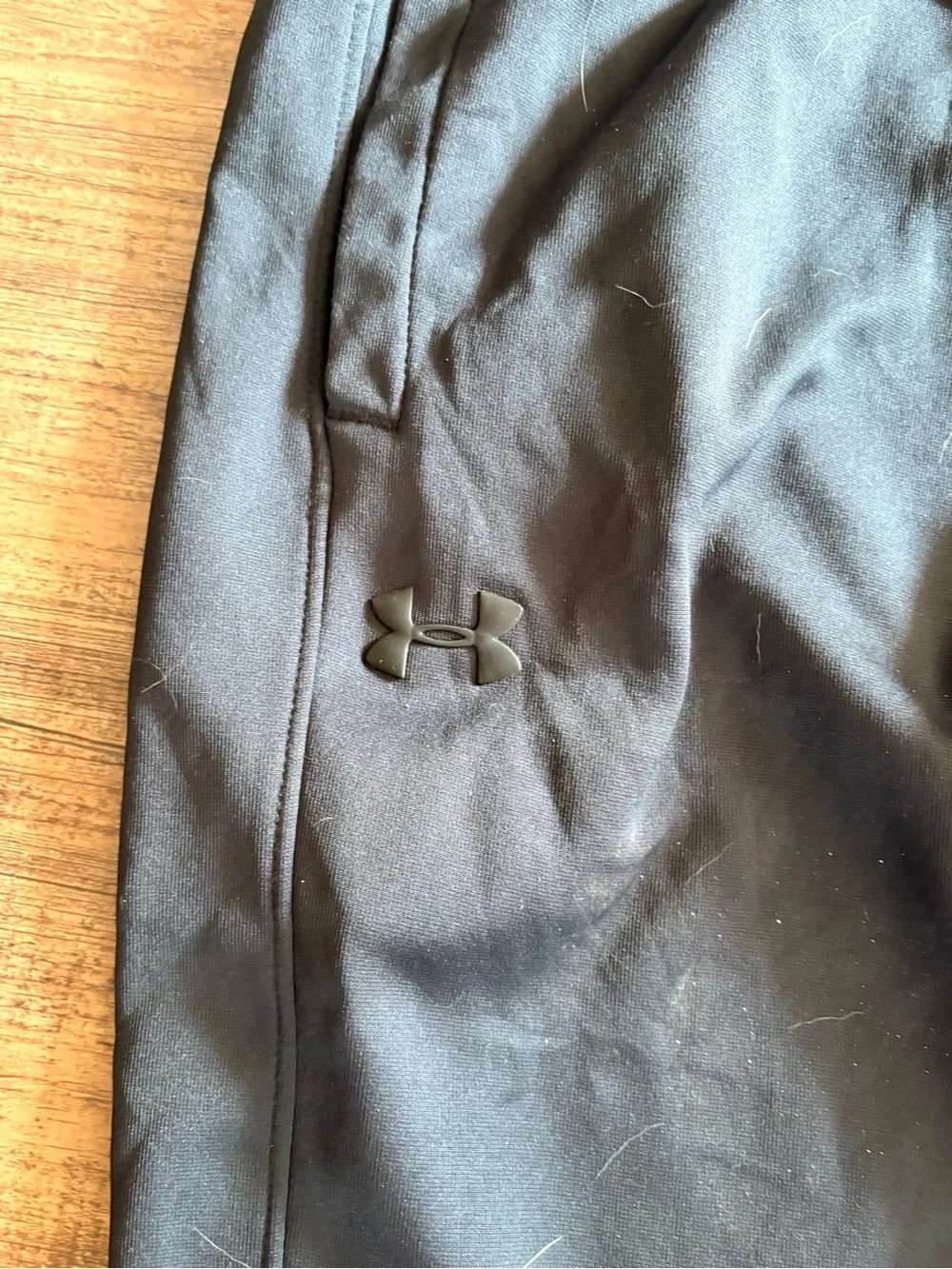 Under Armour Men's black XL Jogger Sweatpants. Loose fit. No cuffs on legs - Picture 4 of 7